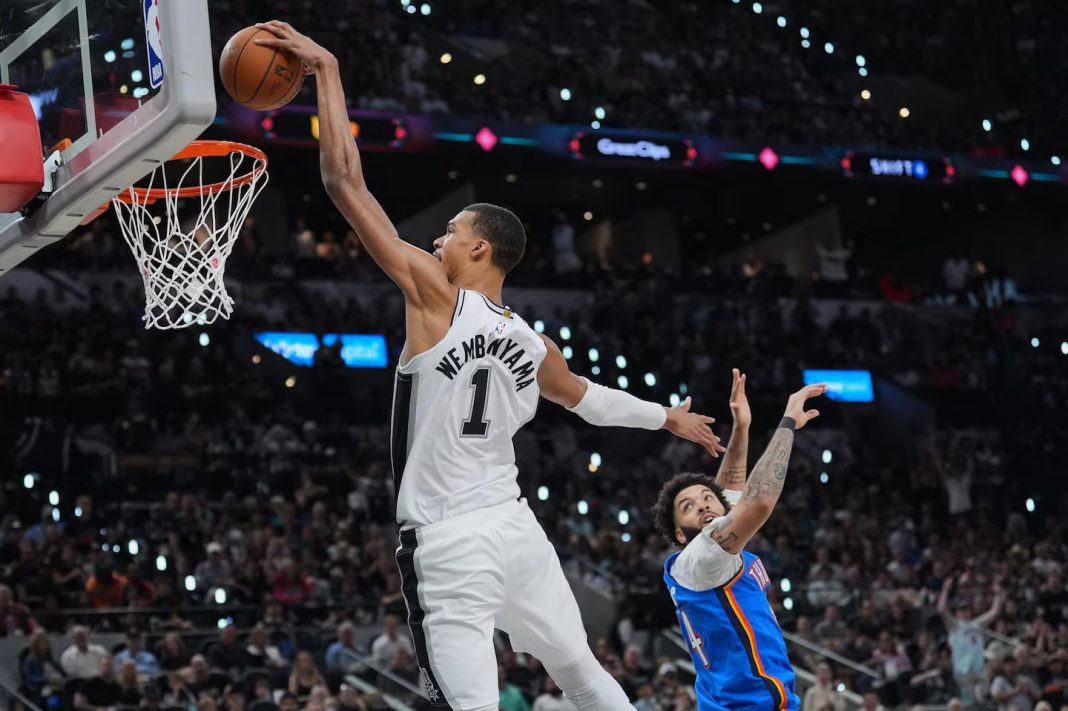 Wembanyama se agiganta en cancha y Spurs vencen a Thunder; igualan final Conf. Oeste NBA
