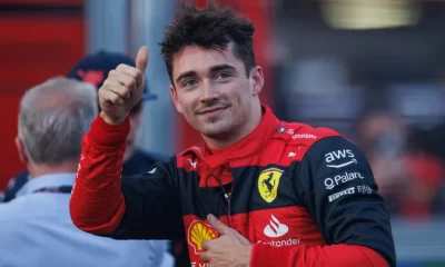 Charles Leclerc le gana la pole a Max Verstappen y a Checo Pérez