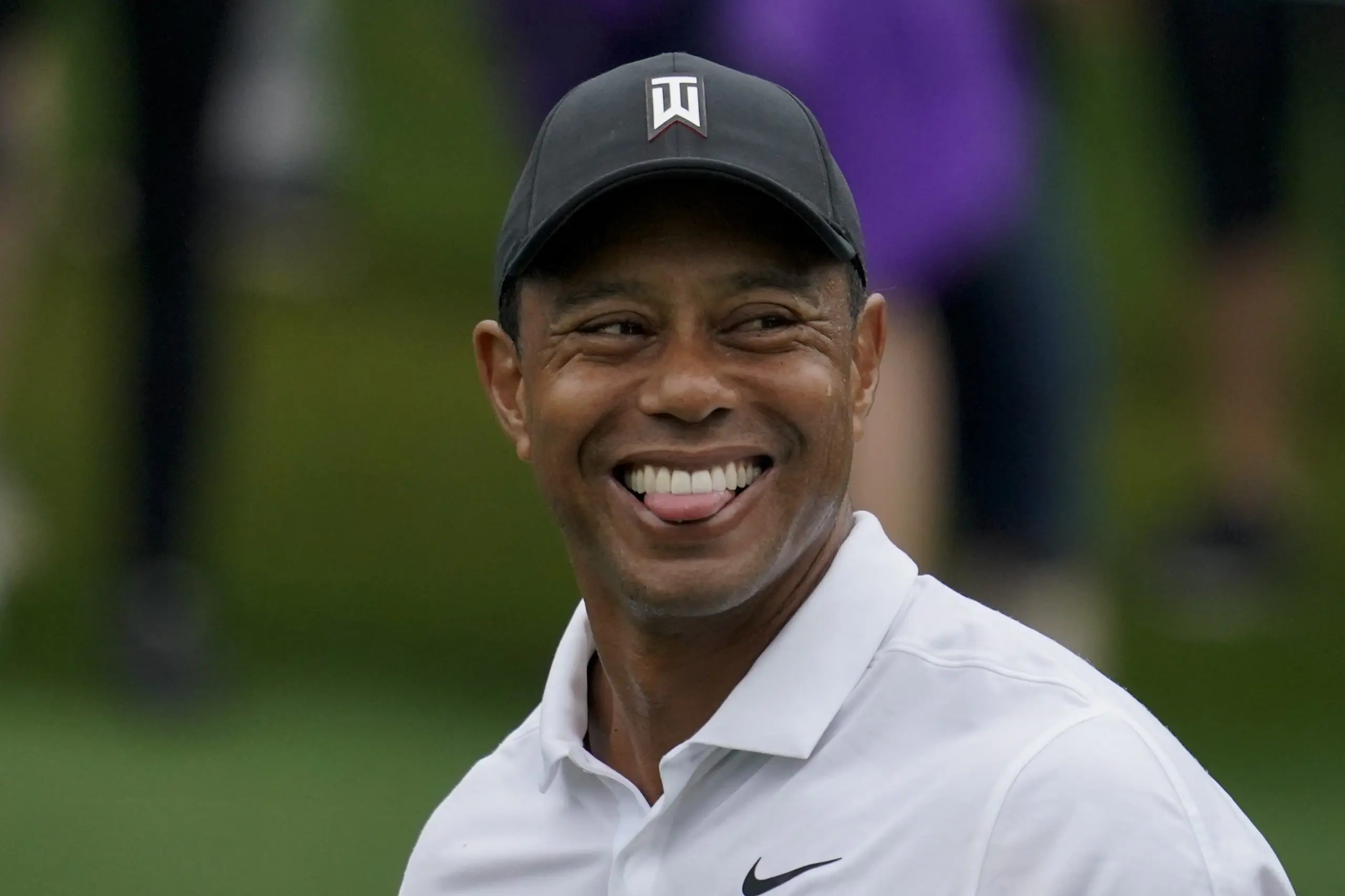 Estelar golfista Tiger Woods se roba la atención de los fanáticos en un Masters