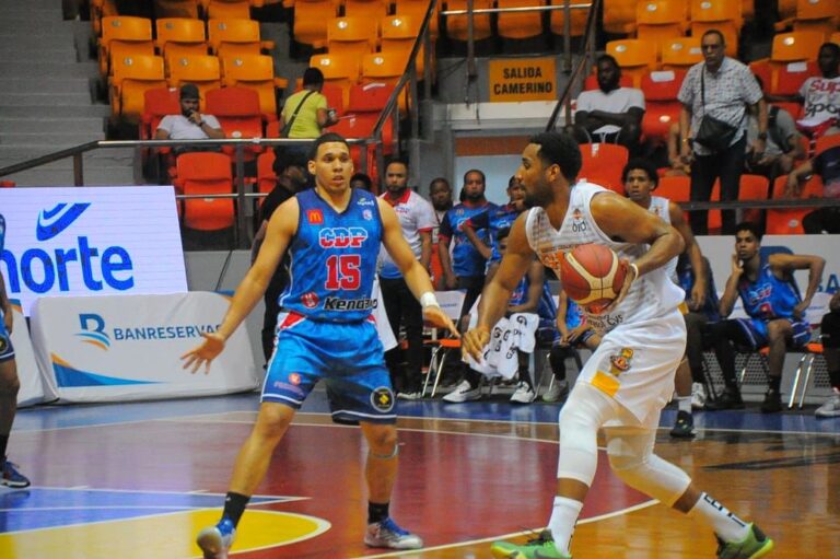 Guerrero anota doble-doble en triunfo del GUG ante CDP en Torneo Basket Superior de Santiago