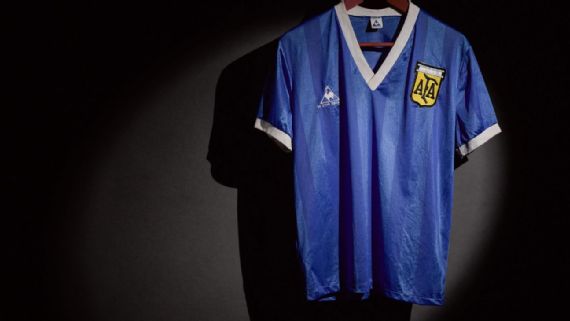 Venden por precio récord de US9.28 millones camiseta usada por Maradona en Copa Mundial de 1986
