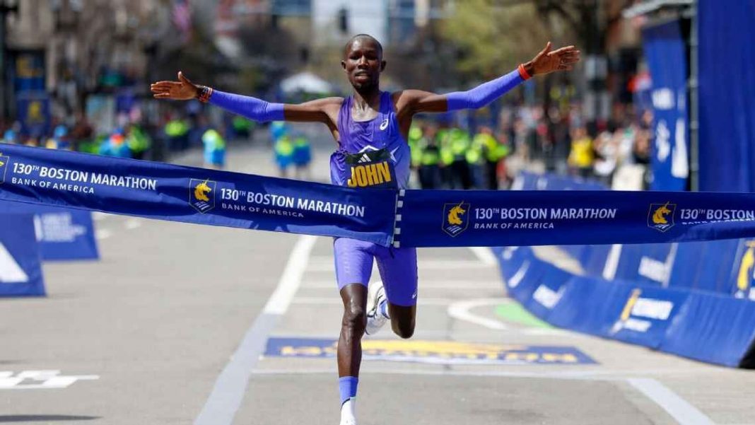 Kenianos Korir y Lokedi retienen coronas en Maratón Mundial de Atletismo en Boston