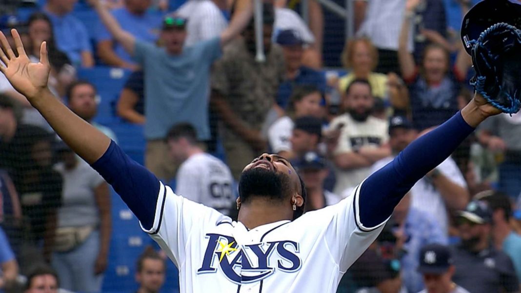 Rasmussen amarra alicaídos Yankees y Rays barren para tomar primer lugar Este de la Americana