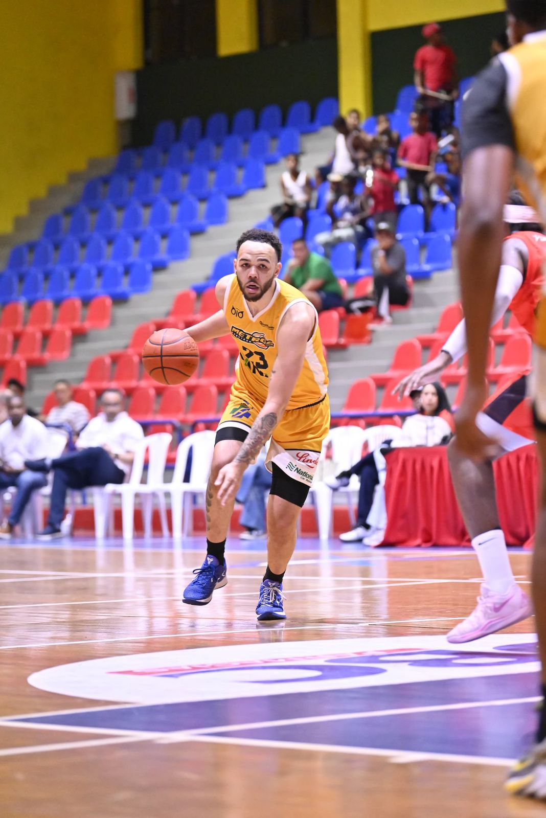 Hall y Cracknell ponen orden en triunfo Metros ante Leones en LNB