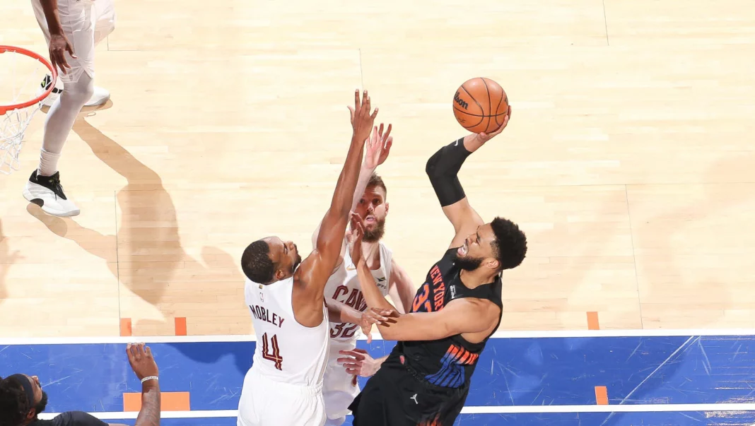 Hart, Brunson y Towns lideran a Knicks ante Cavaliers; NY amplía ventaja 2-0 en playoffs Conferencia Este