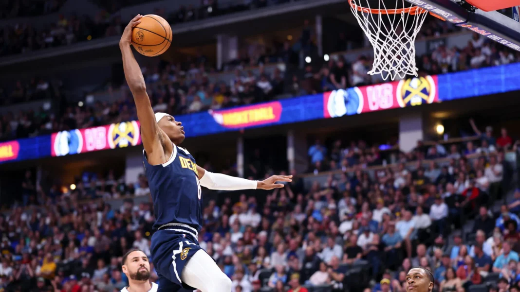 NBA: Nuggets traspasan a Watson a Cavaliers en negociación múltiple; Strus a Clippers