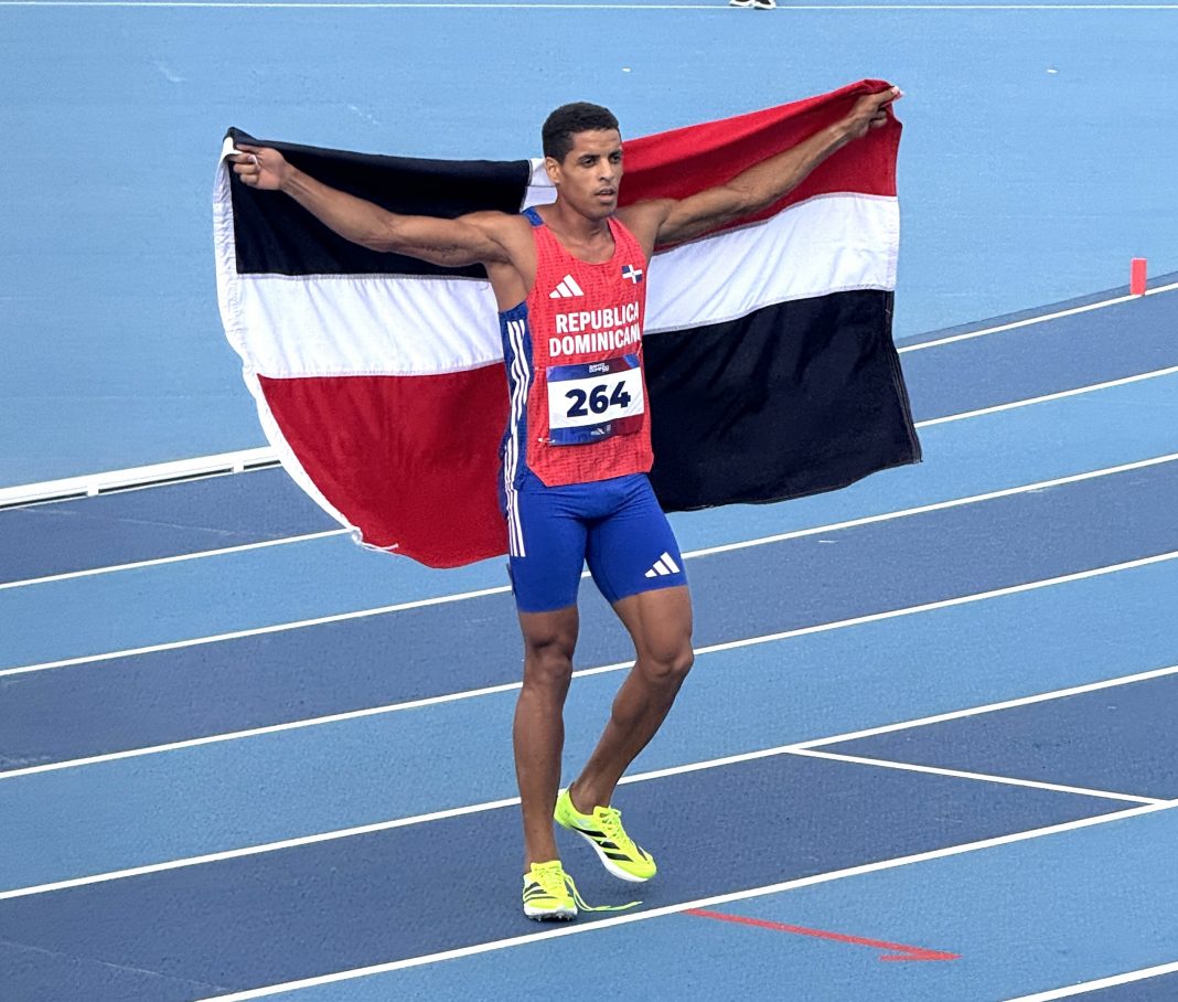 Dominicano Ferdy Agramonte gana oro en 800 mts planos de los JCC-2026
