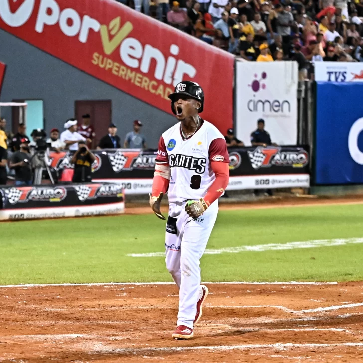 Gigantes remontan y aplastan Aguilas; Estrellas apalean a Toros