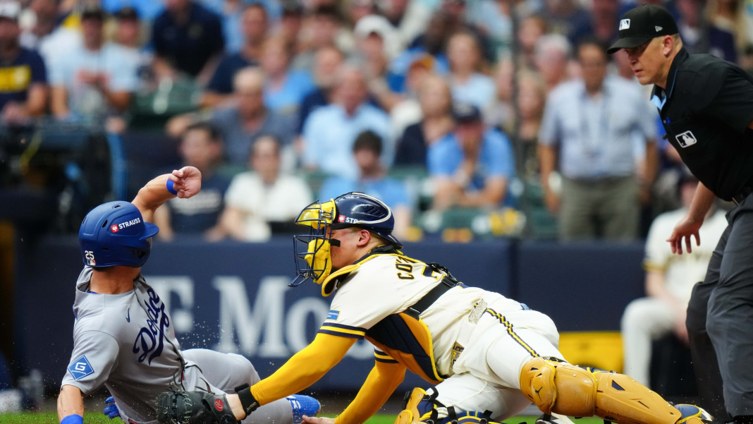 Cerveceros ponen en aprietos a Dodgers con ventaja 2-0 en Serie Campeonato NL
