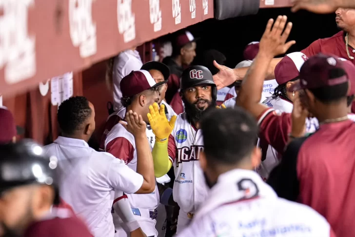 Gigantes aplastan a Tigres del Licey y rompen mala racha