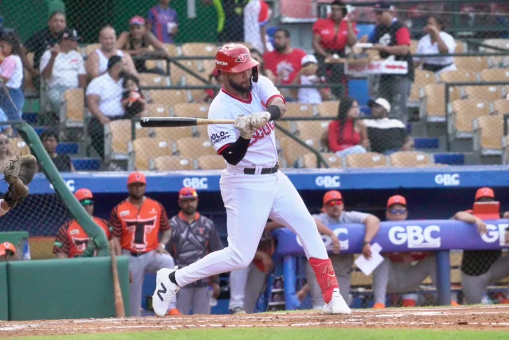Guzmán decide con su bate en blanqueada Leones ante Toros