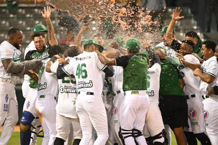 Luciano y Tapia se lucen para Estrellas en fiesta de palos con Gigantes del Cibao